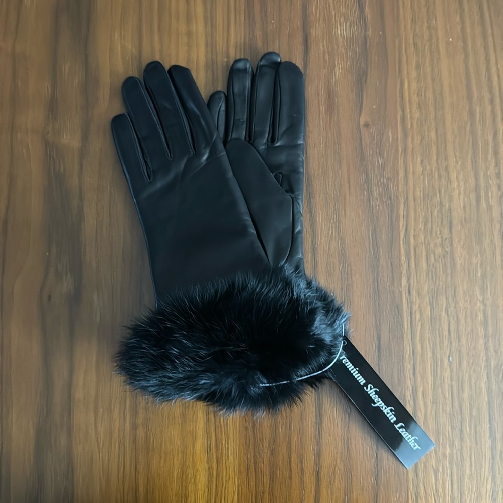 NWT Saks Fifth Avenue Leather Cashmere Line rabbit fur cuff black Size 7